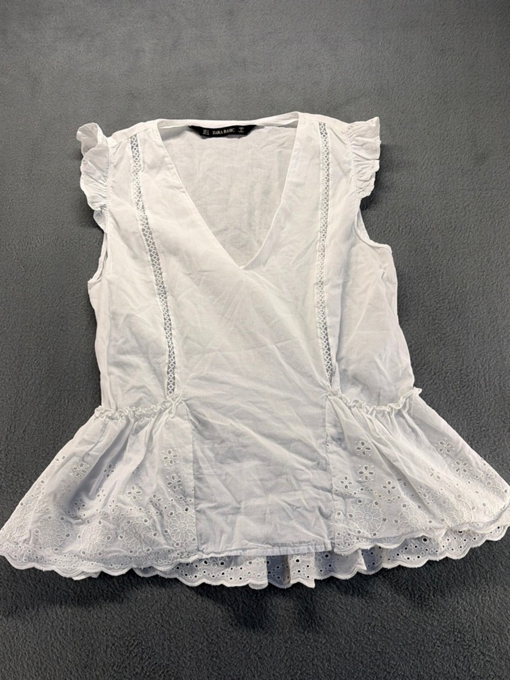 Zara Basic White Eyelet Peplum Top | Size Small | V-Neck | Ruffle Sleeve
